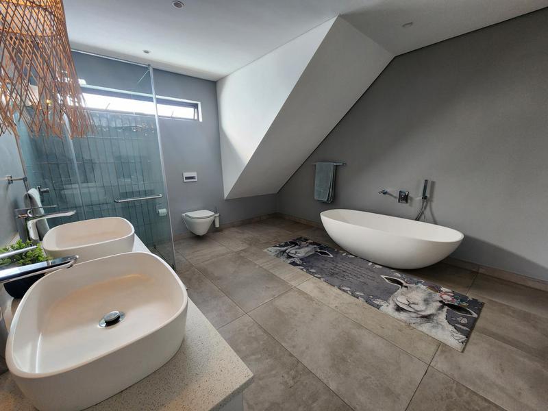 5 Bedroom Property for Sale in Heron Banks Golf Estate Free State